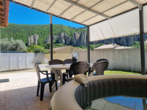 Maison avec jacuzzi et vue sur les penitents